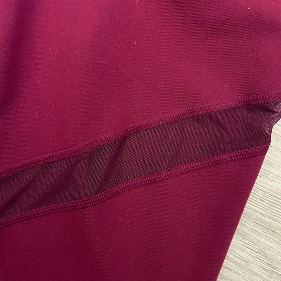 OLD NAVY burgundy compression leggings tights with mesh inserts. Size small-4/6 - Picture 5 of 6
